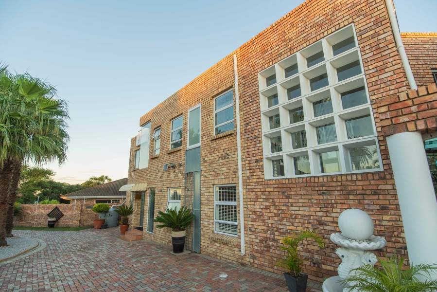 6 Bedroom Property for Sale in Humerail Eastern Cape